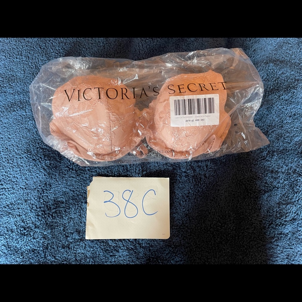 Victoria’s Secret Nude Lace Underwire Bra